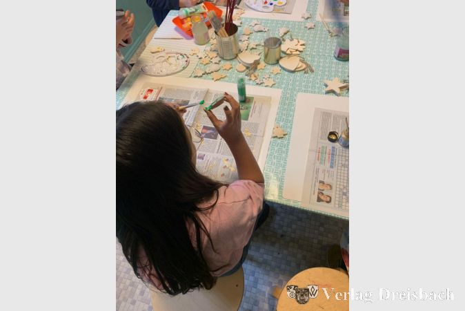 Eifrig stellten die Kinder unter anderem Salzteigfiguren her.