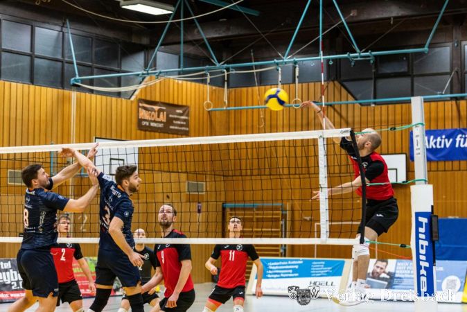 Sebastian Ruhm hat hier freie Bahn zum Angriff und lässt sich die Chance nicht entgehen.