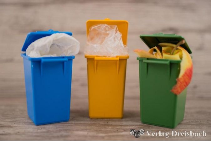 Blaue Tonnen sind für Papiermüll da. Wer bereits eine private Papiertonne hat und zu einem größeren Volumen wechseln möchte, kann dies bis Ende Januar noch ohne Tauschgebühr tun.