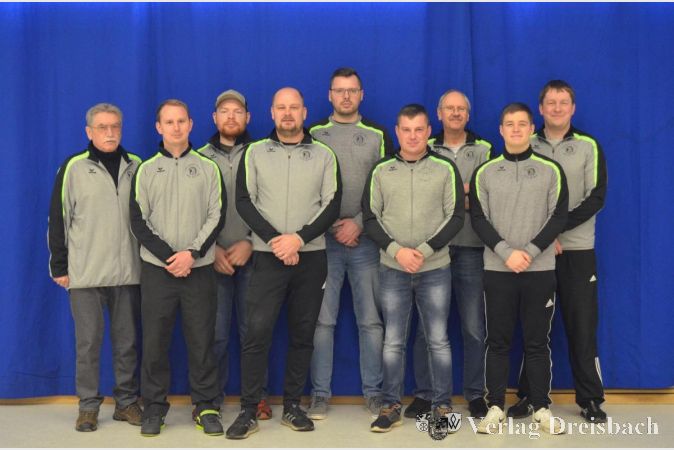 Von links: Betreuer Ferenc Kantor, Aaron Sauter, Andreas Fix, Mathias Putzmann, Dominik Sänger, Maximilian Schenk, Betreuer Klaus Tamm, Fabian Otto, Christian Reitz. Es fehlen Trainer Detlef Glenz und Ruslan Lunev.