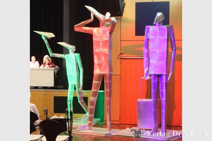 Noch einmal war Reinelts Skulpturengruppe "Ambivalenz" im April in der Stadthalle zusehen, als sich der Verein "Für Flörsheim" auflöste.