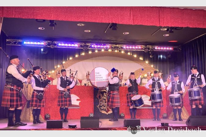 Überraschungsgäste: Die „Clan Piper Frankfurt“ begeisterten mit ihrer Musik das Publikum.