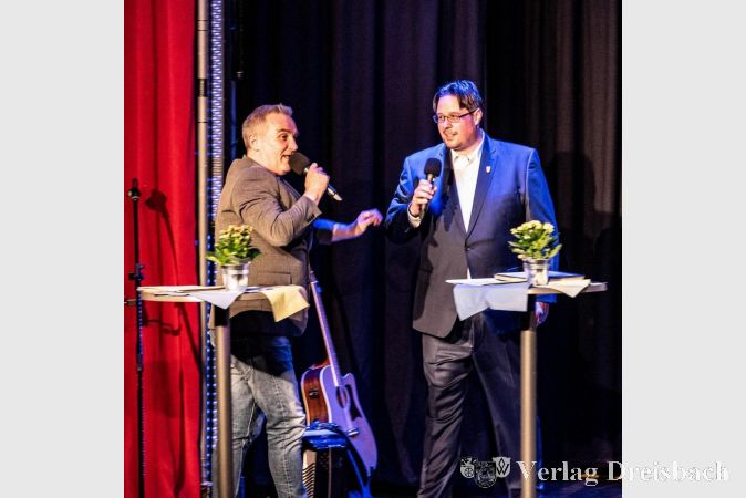 Bernhard Westenberger vom ShowSpielhaus mit Moderator Pasquale Fiore.