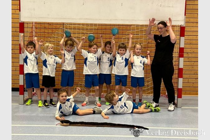 Die G-Jugend jubelt beim Minispielfest.