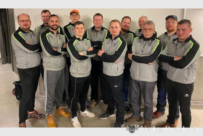 Hintere Reihe von links nach rechts: Dominik Sänger, Trainer Detlef Glenz, Christian Reitz, Oliver Geis, Betreuer Klaus Tamm, Andreas Fix.
Vordere Reihe von links: Mathias Putzmann, Ruslan Lunev, Fabian Otto, Aaron Sauter, Betreuer Ferenc Kantor, Maximilian Schenk.