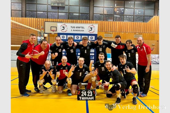 Die Herren 1 bejubeln den Heimsieg gegen Gotha.