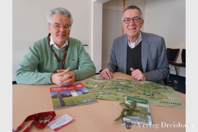 Axel Detering mit dem Ersten Beigeordneten Franz Jirasek im Rat- und Bürgerhaus.