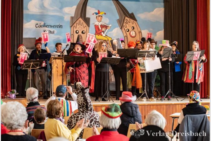 Sitzungsauftakt mit dem Kirchenchor des Cäcilienvereins.
