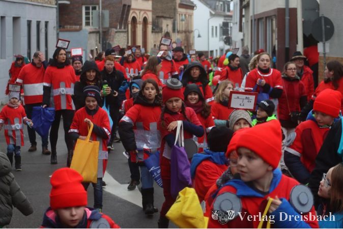 Auch die "Minilöscher", die Kleinsten bei den Feuerwehren, waren zahlreich vertreten.