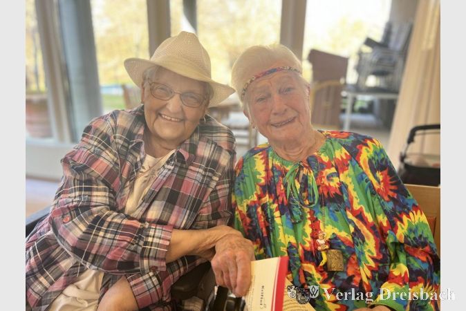 Gemeinsam schunkeln, singen und lachen: So bereitet der Karneval auch der älteren Generation viel Freude.