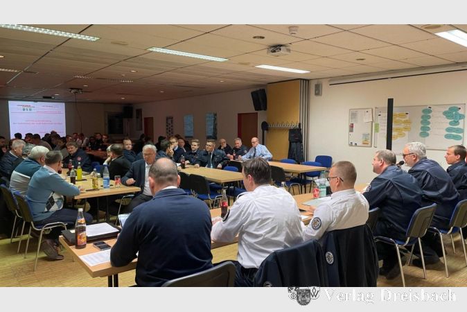 Die Jahreshauptversammlung der Feuerwehren Hattersheim, Eddersheim und Okriftel war gut besucht.