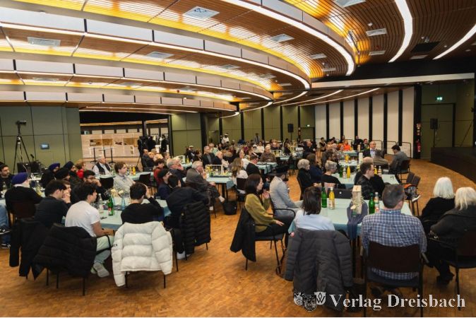 Festlicher Jubiläumsempfang der Ahmadiyya Muslim Jamaat mit 106 Gästen in der Stadthalle Hattersheim.