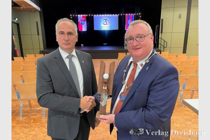 Die beiden Bürgermeister: Dr. lstván Árvay (links) aus Mosonmagyaróvár und Klaus Schindling beim feierlichen Magistratsempfang am 12. August 2022 in der Stadthalle.