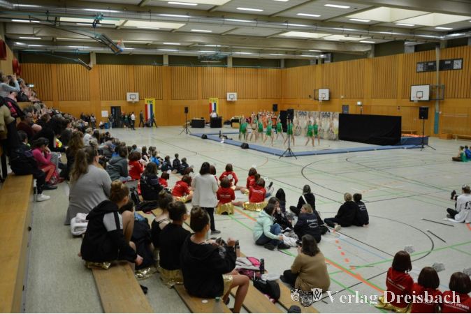 Über 800 begeisterte Zuschauerinnen und Zuschauer kamen in der Graf-Stauffenberg-Halle.