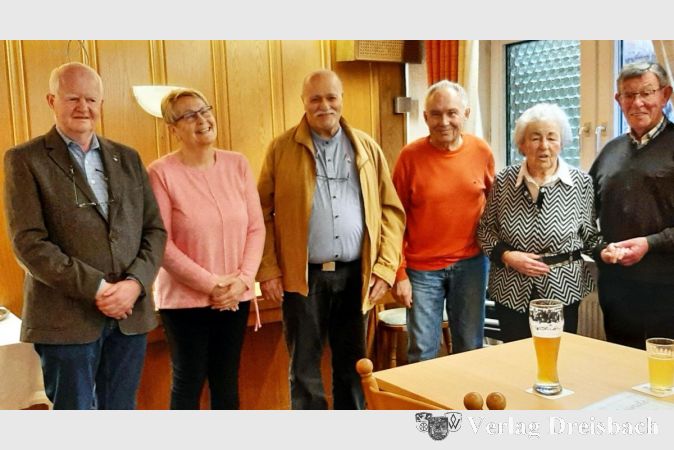 Bei der Jahresversammlung wurden vom Vorstand die Jubilare Elfriede Bach, Günter Lemb und Dietmar Hüller geehrt.