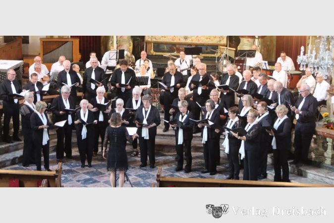 Bei Vermächtniskonzert im vergangenen Jahr holte sich der Sängerbund Unterstützung durch den gemischten Chor des GV Eintracht Würges.