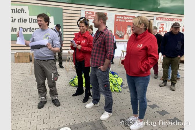 Startschuss: Sven Lüdecke (links) begrüßt die hr3-Hörer. Mit dabei sind von links nach rechts Kerstin Platsch, Tobi Kämmerer und Tanja Rösner.