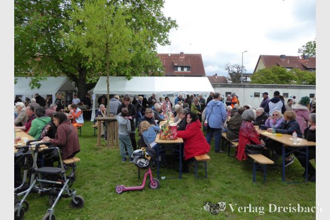 Jung und Alt feierten fröhlich beim Hattersheimer Frühlingsfest.