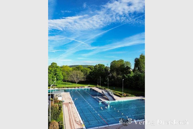 In den kommenden Monaten kann wieder das etwa 23 Grad Celsius warme Wasser des Parkbad-Beckens genossen werden - hoffentlich möglichst oft bei geeignetem Wetter.