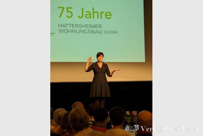 Moderatorin Michelle Spillner führte charmant durch die Veranstaltung und hatte immer wieder kleine Zaubertricks in petto.