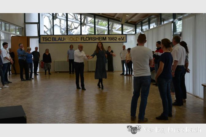 Mit Leidenschaft und Erfahrung: Die TSC-Tanzlehrer begeistern Kursteilnehmer