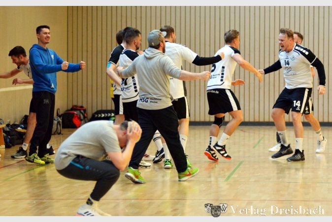 Jubel bei der HSG Hochheim/Wicker II: Der Aufstieg ist nach zwei Spielen gegen den VfR/Eintracht Wiesbaden II perfekt.