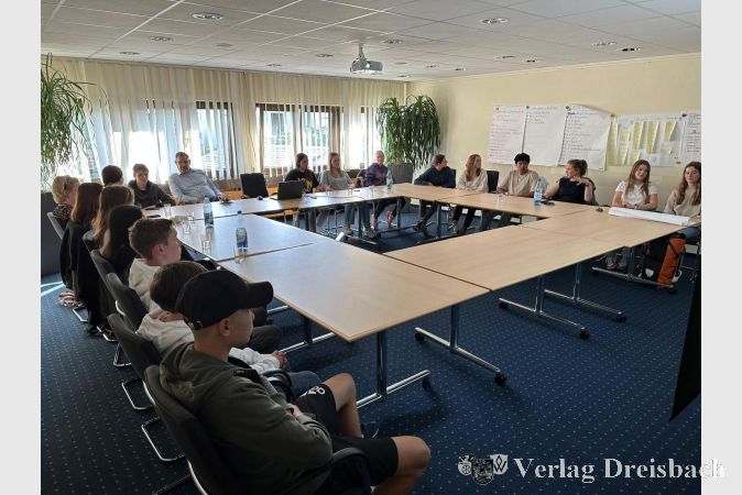 Das Jugendforum tagte im Rat- und Bürgerhaus mit Vertreterinnen und Vertretern der Verwaltung. Dabei wurden vier Schwerpunktthemen herausgearbeitet, denen sich der Polit-Nachwuchs verstärkt widmen möchte.