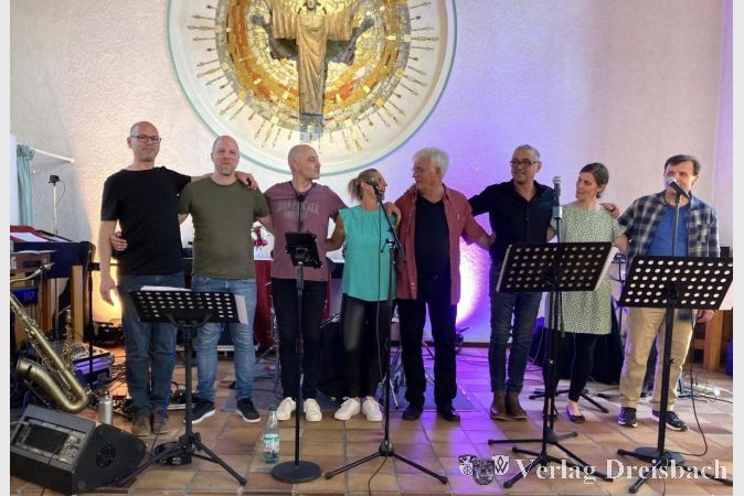 Die Band Habakuk sorgte mit ihrem Konzert für bombige Stimmung. Das begeisterte Publikum forderte mehrerer Zugaben.
