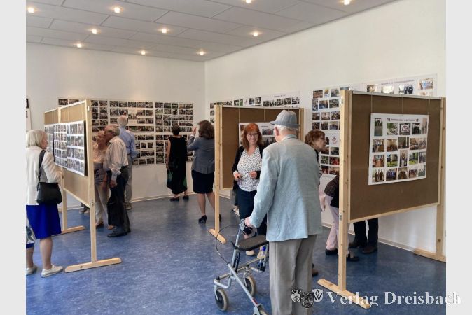 70 Jahre Evangelische Auferstehungsgemeinde, da gab es viele Fotos zu bewundern.