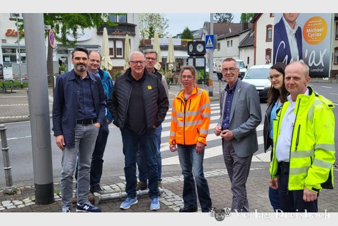 V.l.n.r.: Marco Dienst (Straßenverkehrsamt MTK), Holger Küst (ADFC), Jürgen Baer (ADAC), Arne Krummel (Regionaler Verkehrsdienst der Polizeidirektion Main-Taunus), Doris Irsch (Eisenbahn Bundesamt), Erster Beigeordneter Franz Jirasek, Alicia Seeharsch vom Ordnungsamt Kriftel und Stefan Hettmer (Hessische Landesbahn).