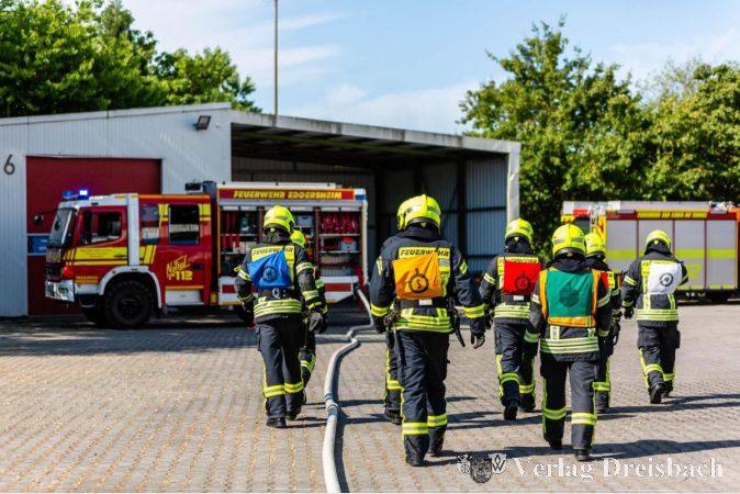 Abnahme, Bad Soden, Eddersheim, FWSH, Feuerwehr, Feuerwehren, Flörsheim, Freiwillige Feuerwehr, HFLÜ, Hattersheim, Hessen, Hessische Feuerwehrleistungsübung, Katastrophenschutz, Katastrophenschutzlager, Kreisentscheid, Leistungsübung, MTK, Main, Main-Taunus, Main-Taunus-Kreis, Okriftel, Sebastian Baum, Weilbach, Wertungsrichter, Wettkampf, stb