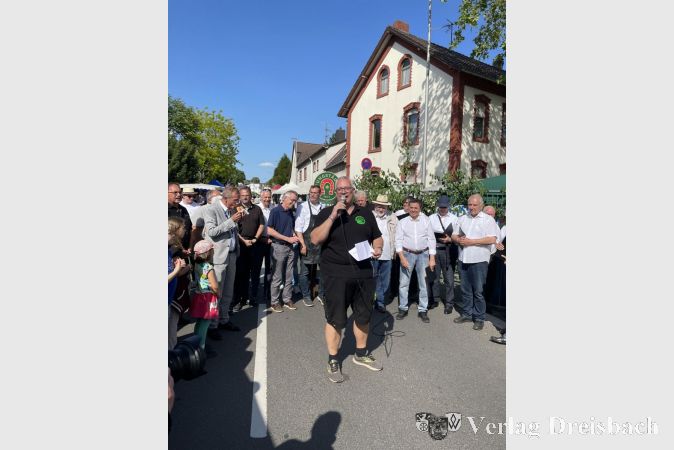 KGK-Vorsitzender Michael Wipfler bei der offiziellen Begrüßung mit Fassanstich.