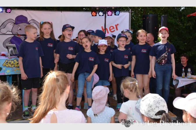 Ein Mitmachkonzert von Oliver Mager und seiner Blaulicht Rasselbande begeisterte die kleinen und großen Besucher.