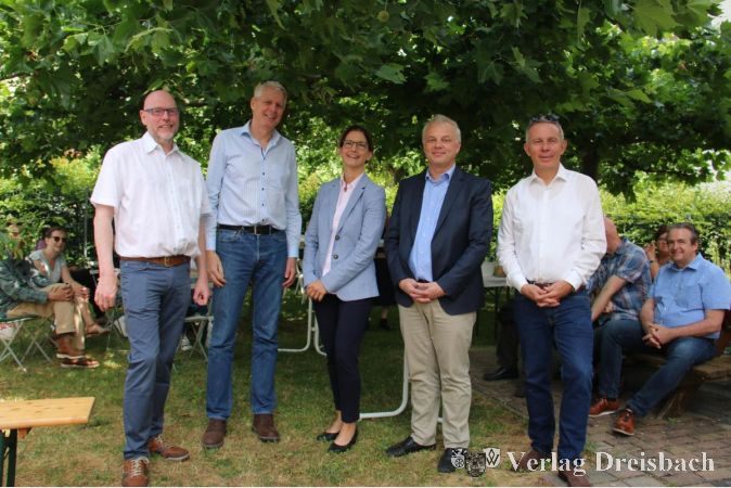 Die „Weihnachtsfeier im Sommer“ war ein schönes Fest, welches viel Gelegenheit für gute Gespräche, aber auch zum Nachdenken gab. Von links nach rechts: Diakon Jürgen Rottloff, Ludger Engelhardt-Zühlsdorff, Heike Seibert, Torsten Gunnemann und Klaus Störch.