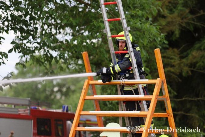 "Wasser marsch!" beim Bezirksentscheid.