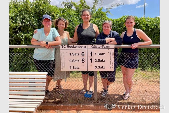Die Damen 30 freuen sich über ihren 3. Platz in der Tabelle. V.l.n.r.: Andrea Leussink, Theresa Haimberger-Zdarek, Katharina Drechsel, Katja Seitz und Theresa Windorf.