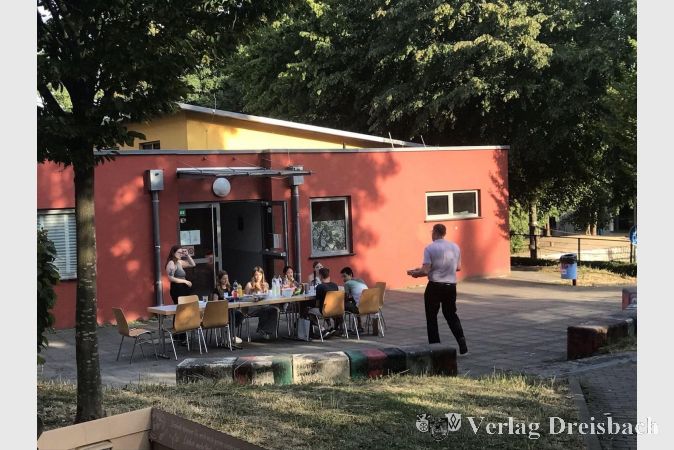 Das Jugendforum Kriftel tagte kurz vor Ende des Schuljahres noch einmal und verabschiedete sich mit einem gemeinsamen Grillabend in die Ferien.