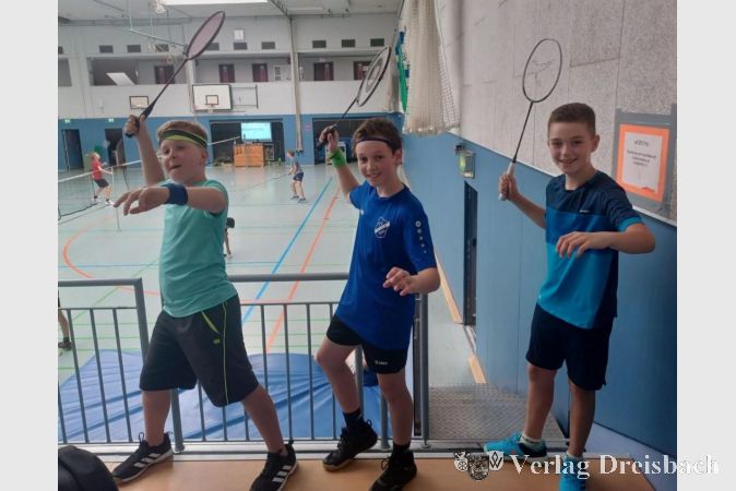 Felix Grummt, Felix Handschuh und Petar Pavlovic (v. l.) nahmen am Beginners-Cup des Badminton-Bezirkes Wiesbaden teil.