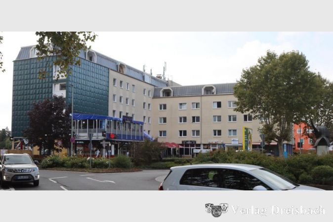 Vom Hauptgebäude des Herrnberg-Komplexes wollte der Eigentümer sich nicht trennen, hat sich per Bauantrag aber den Umbau der einstigen Hotels genehmigen lassen, durch den auch dort Wohnraum in gesuchter Qualität entstehen kann.