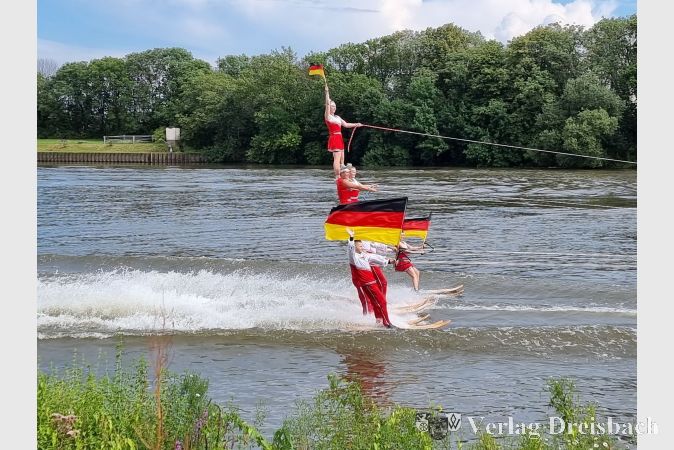 Das "Pharao Showteam" präsentierte am Samstag seine spektakuläre Wasserskishow.