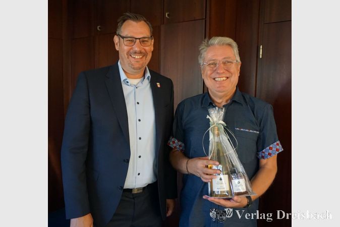 Steffen Nagel, der neue Leiter der Lindenschule (rechts), zu Besuch bei Bürgermeister Christian Seitz im Rat- und Bürgerhaus.