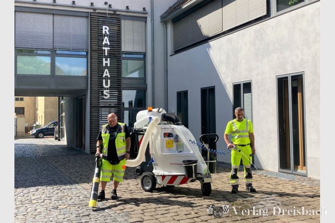 Die Stadtreinigungskräfte arbeiten seit August mit dem innovativen Elektro-Stadtsauger.