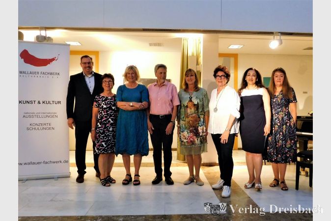 Von links nach rechts: Bürgermeister Christian Seitz, Angelika Brandt-Herbert, Ingrid Franke, Hans-Peter Krecker, Regina Lüneberg, Malu Cocco, Heyhat Hajo, Yelena Richter. Es fehlen Ariane Tüchelmann und Ingrid Berberich-Kopp.