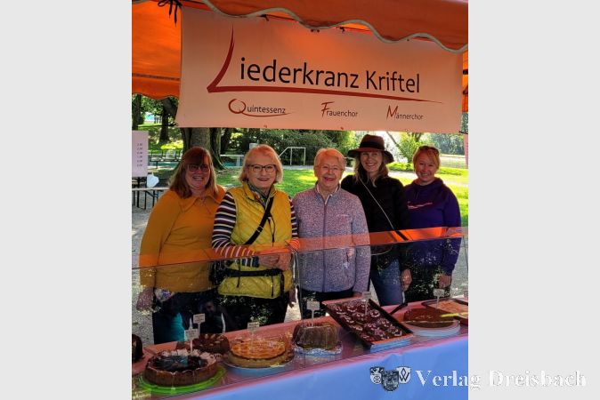 Allein stolze 29 Kuchen wurden gebacken und fanden, neben Keksen und weiterem Gebäck, reißenden Absatz.