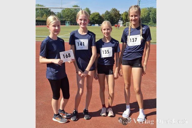 Von links nach rechts: Carla Christoulakis, Emily Renkel, Anastasia Breuninger, Vanessa Hermann.