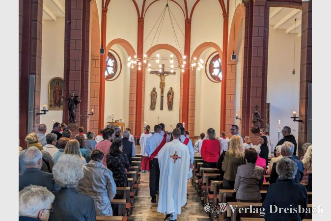 Kirchweih-Gottesdienst mit Kerbeborsch am Sonntagmorgen in St. Vitus.