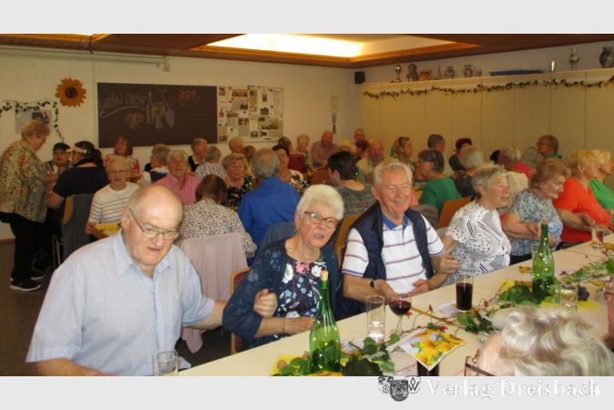 Die launige Musik beim Weinfest lud auch zum Schunkeln ein.