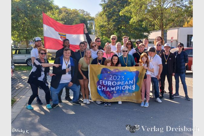 Partystimmung vor dem Autokorso am Sonntag.