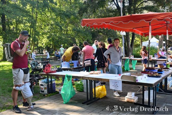 Der Förderverein KiTa Obstgärtchen Kriftel e. V. hatte Gelegenheit zum Basteln und schmackhaften Kuchen im Angebot.