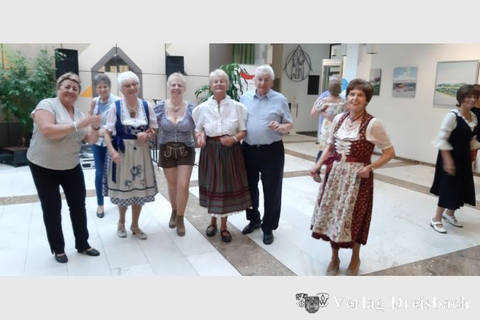 Fröhliches Tanzvergnügen beim diesjährigen Oktoberfest-Tanztee.
